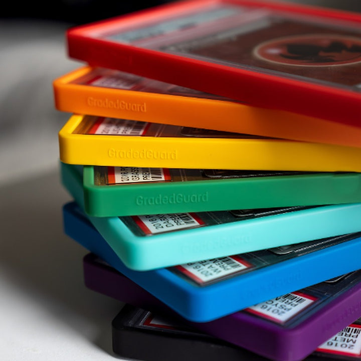 Stapel aus GradedGuard Cases in verschiedenen Farben, ineinander gestapelt